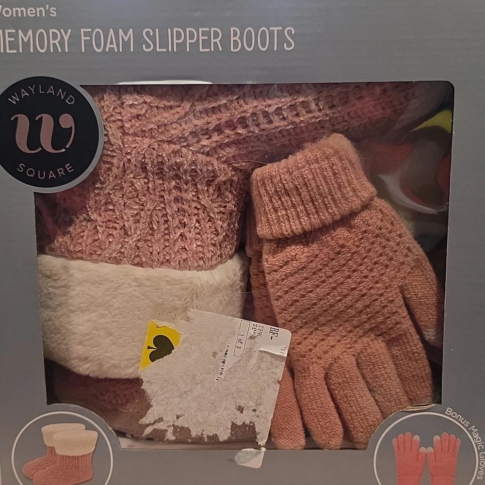 Wayland Square Women's Pink Memory Foam Glove & Slipper Set - Picture 1 of 6